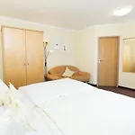 Glaser Konukevi 3*